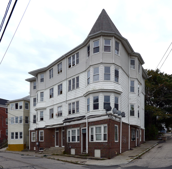 100-104 Veazie St in Providence, RI - Building Photo