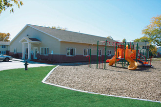 Cedar Valley Townhouses in Cedar Rapids, IA - Building Photo - Building Photo