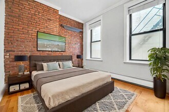 303 Mercer St in New York, NY - Building Photo - Building Photo