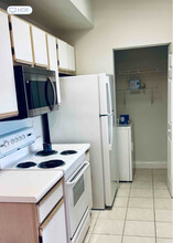 6450 Aragon Way in Ft. Myers, FL - Building Photo - Building Photo