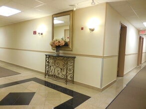 101 Jackson Ave, Unit 2G in Mineola, NY - Building Photo - Building Photo