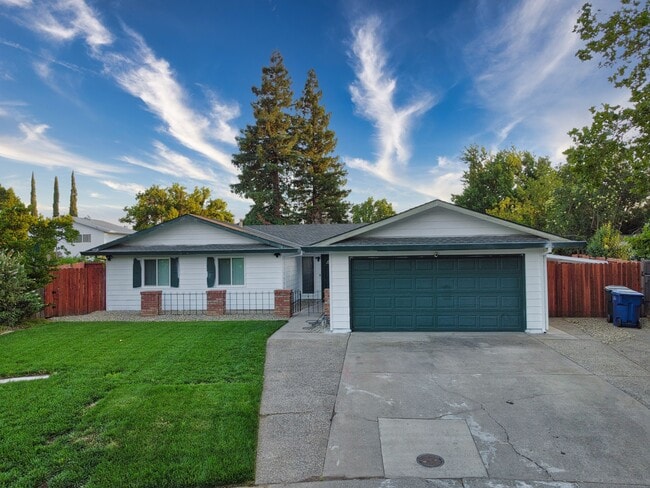 2537 Warrego Way in Sacramento, CA - Building Photo - Building Photo