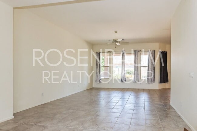 1210 E Westchester Dr in Chandler, AZ - Foto de edificio - Building Photo