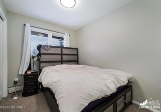 8512 Boundary Ave in Anchorage, AK - Building Photo - Building Photo