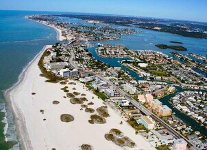 106 Sun Isle Cir in Treasure Island, FL - Building Photo - Building Photo