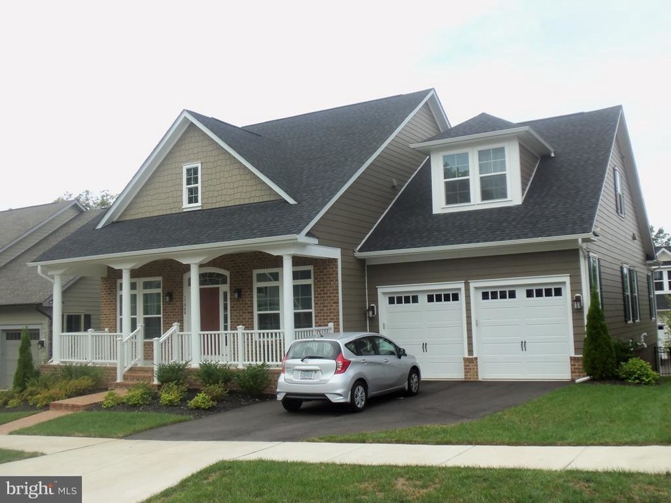 17068 Silver Arrow Dr in Dumfries, VA - Building Photo