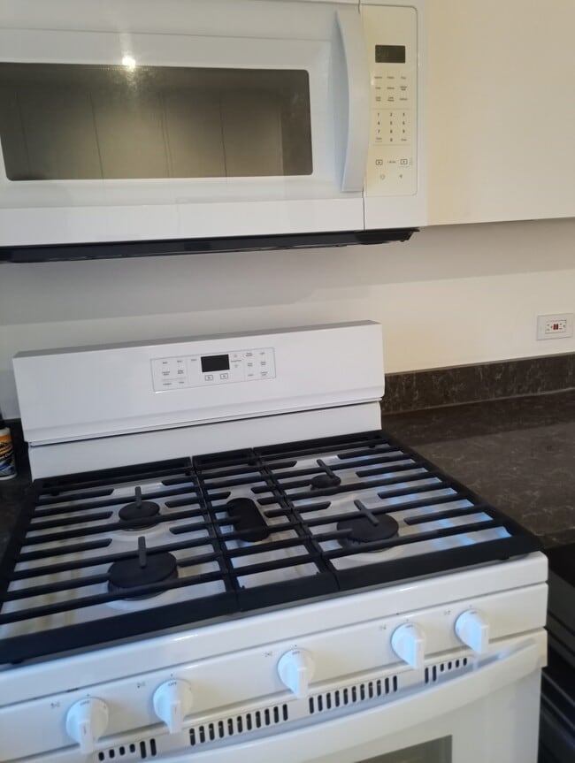 6167 Austin St in Rego Park, NY - Building Photo - Building Photo