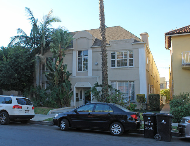 639 S Cochran Ave in Los Angeles, CA - Foto de edificio - Building Photo