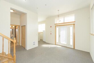 809 Taylor Ave N-Unit -A Seattle WA 98109 A in Seattle, WA - Building Photo - Building Photo