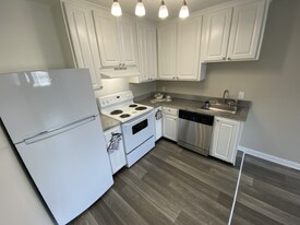 1005 Hickory Hill Ln in Nashville, TN - Building Photo