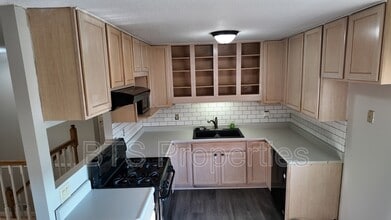 6345 N Randwick Rd in Peoria, IL - Building Photo - Building Photo
