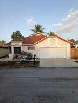 739 Holly St in North Lauderdale, FL - Building Photo