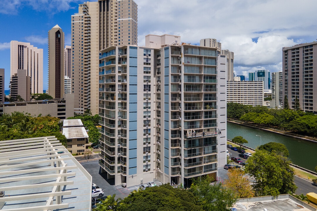 Marina Towers in Honolulu, HI - Foto de edificio