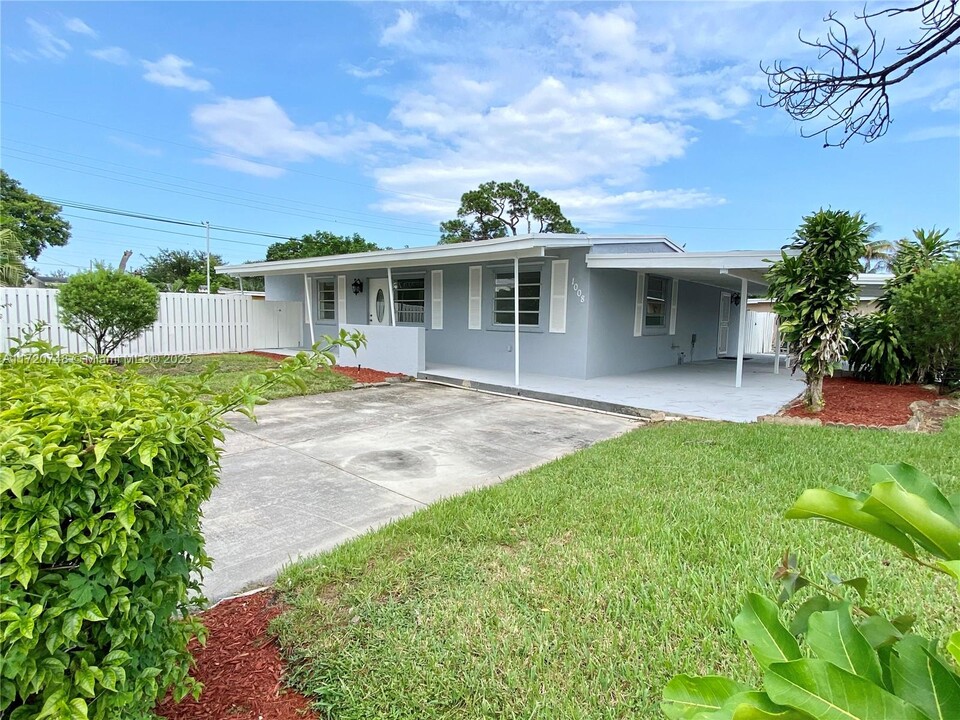 1008 NW 11th Ct in Fort Lauderdale, FL - Building Photo