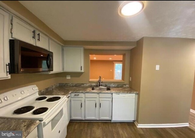 property at 14103 Armilla Ct