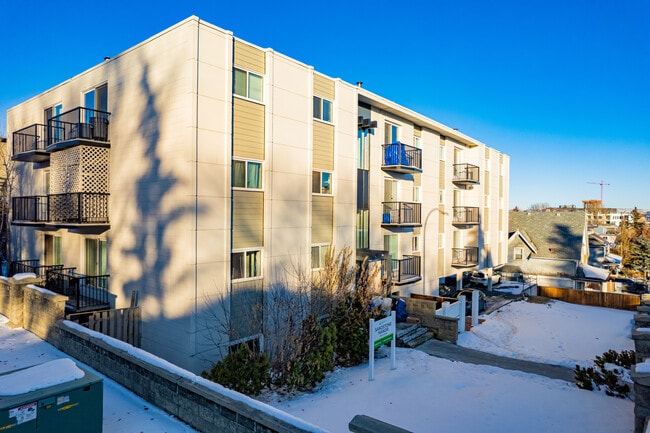 Sandstone Manor in Calgary, AB - Building Photo - Building Photo