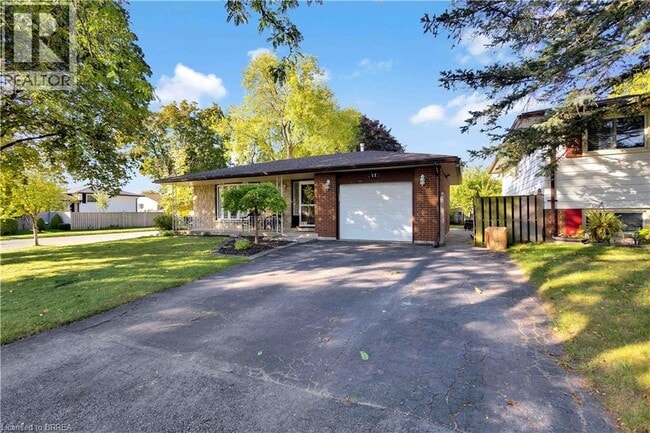 17 Penny Ln in Brantford, ON - Building Photo - Building Photo