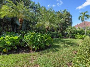 206 1st Ave N in Naples, FL - Foto de edificio - Building Photo