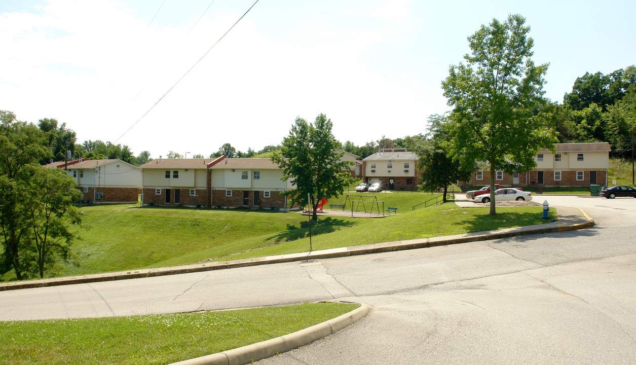 Oakhurst Village in Charleston, WV - Building Photo