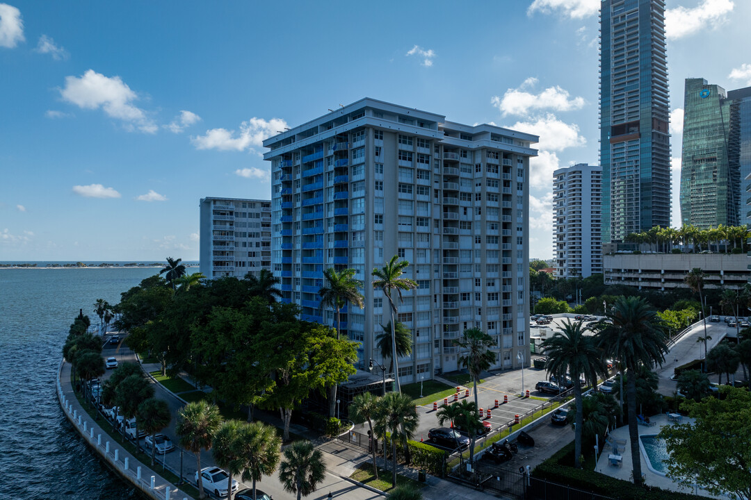 Bayshore Place Condominium in Miami, FL - Building Photo