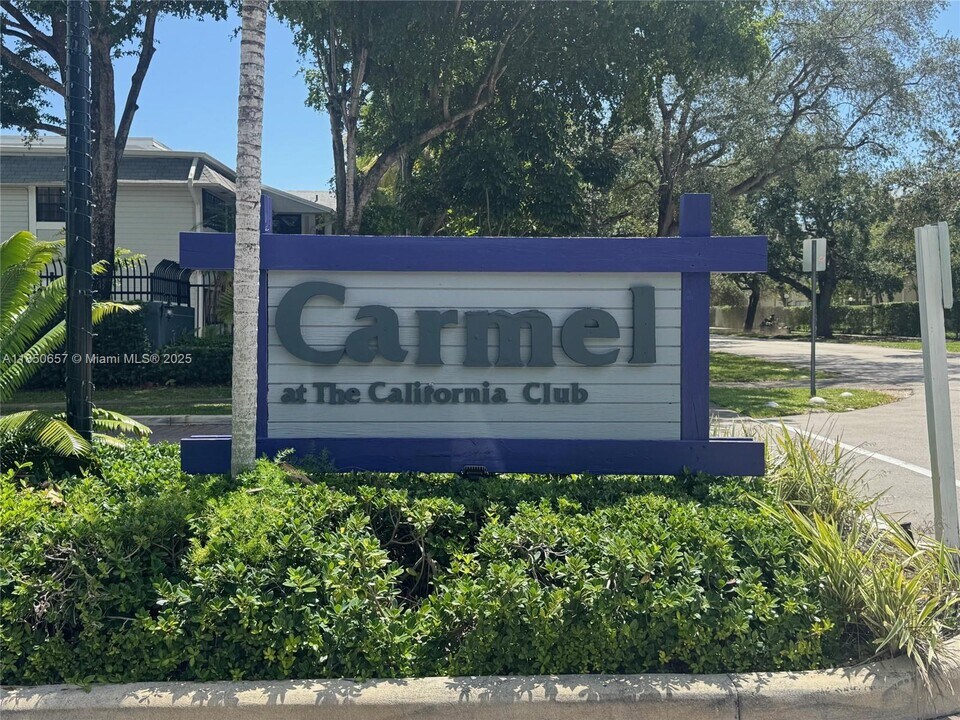801 NE 199th St in Miami, FL - Foto de edificio