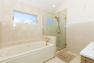 56 Riverdale Ave in Massapequa, NY - Building Photo - Building Photo