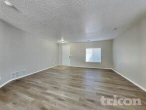 5208 Clovis Ct NE in Rio Rancho, NM - Foto de edificio - Building Photo