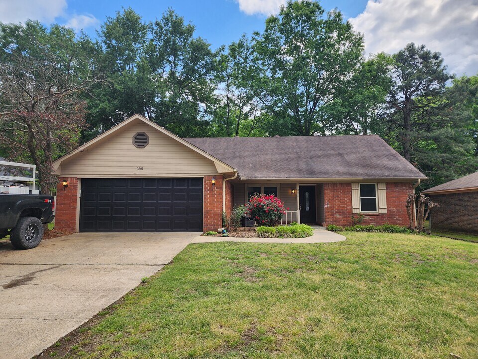 2801 Timberpeg Ct in Conway, AR - Foto de edificio