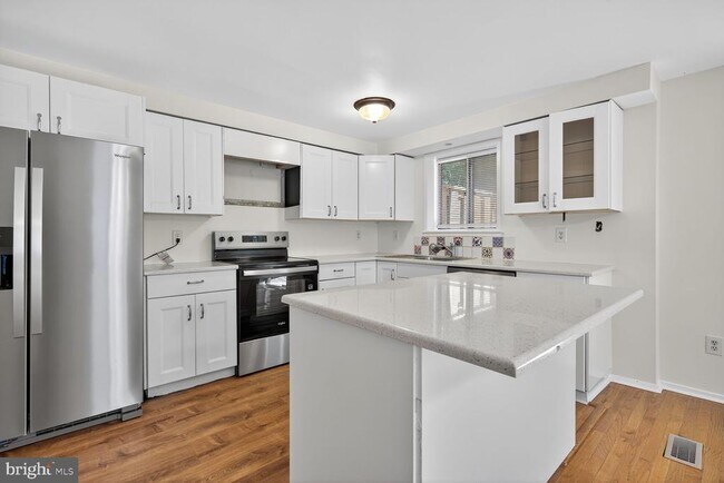 7827 Archbold Terrace in Cabin John, MD - Building Photo - Building Photo