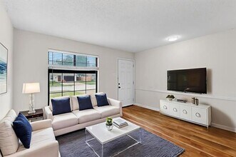 1225 Briarcove Dr in Richardson, TX - Foto de edificio - Building Photo