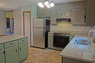 4713 Wheaton Ln NW in Huntsville, AL - Building Photo - Building Photo