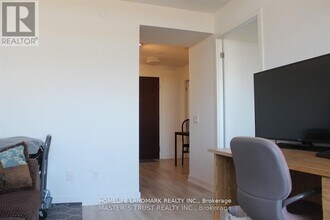 120 Varna Dr in Toronto, ON - Building Photo - Building Photo