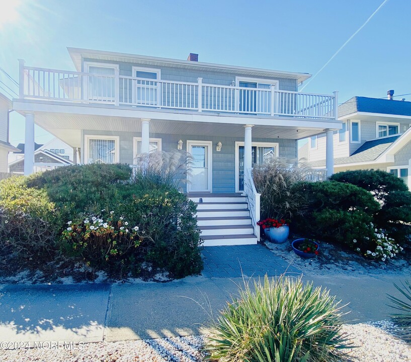 4 Camden Ave in Lavallette, NJ - Foto de edificio