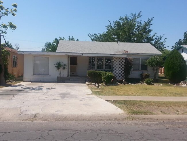 property at 1202 W Deming St