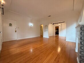 1437 S Holt Ave, Unit 1437 1/2 in Los Angeles, CA - Building Photo - Building Photo