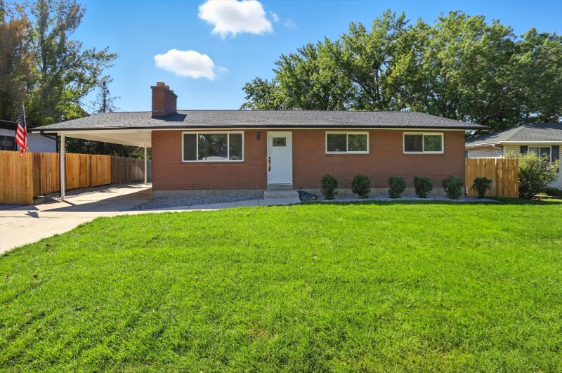 8558 Harvard Park Dr in Sandy, UT - Building Photo