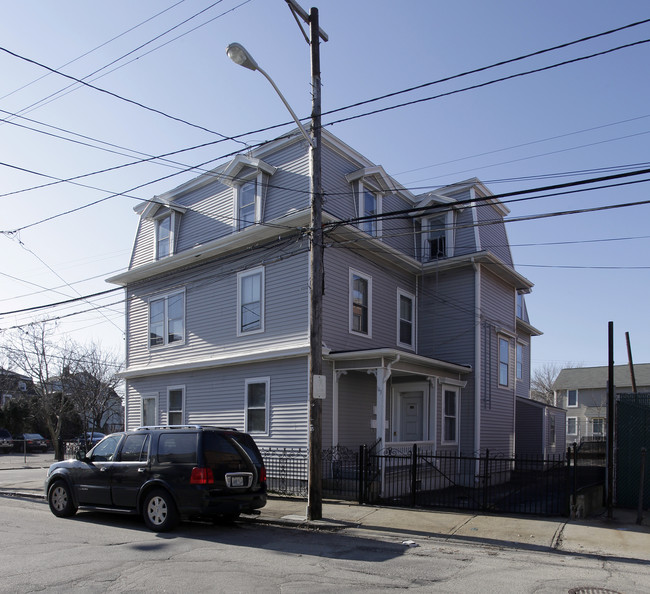 143 Knight St in Providence, RI - Foto de edificio - Building Photo