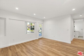 11945 Sonoma Way in Los Angeles, CA - Building Photo - Building Photo