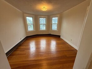 87 Bartlett St, Unit 2 in Somerville, MA - Building Photo - Building Photo