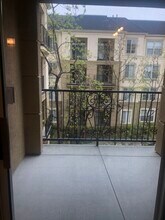 3329 Watermarke Pl, Unit 3329 in Irvine, CA - Building Photo - Building Photo