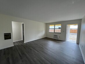 1855 Dillone Ln in North Palm Beach, FL - Building Photo - Building Photo