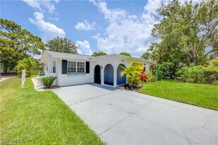 761 95th Ave N in Naples, FL - Building Photo