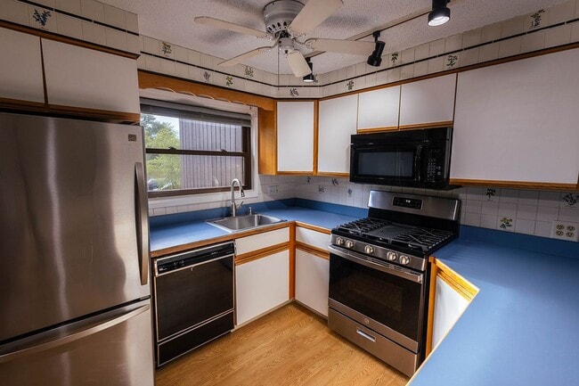 166 Natchaug Dr in Meriden, CT - Building Photo - Building Photo