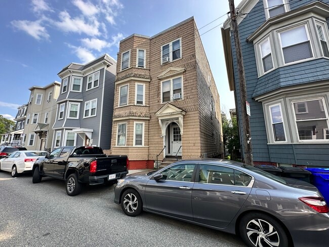 18 Washburn St, Unit 3 in Boston, MA - Building Photo - Building Photo
