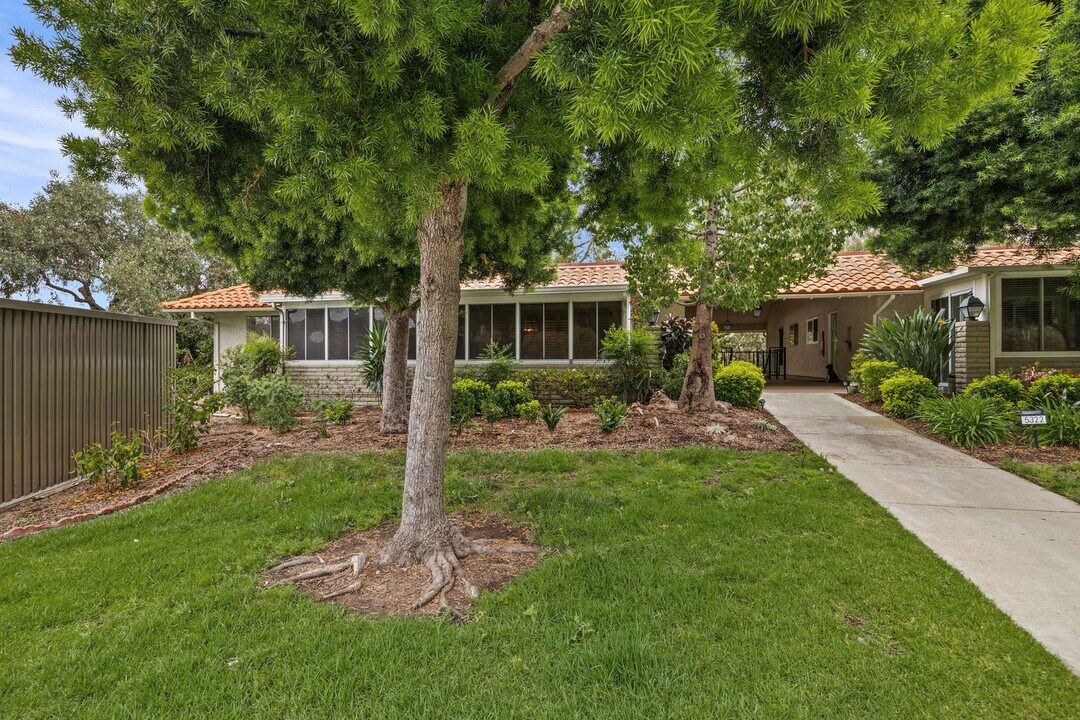 5322 Bahia Blanca W in Laguna Woods, CA - Building Photo