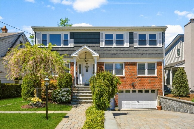 237 Gainsborg Ave E in Harrison, NY - Building Photo - Building Photo