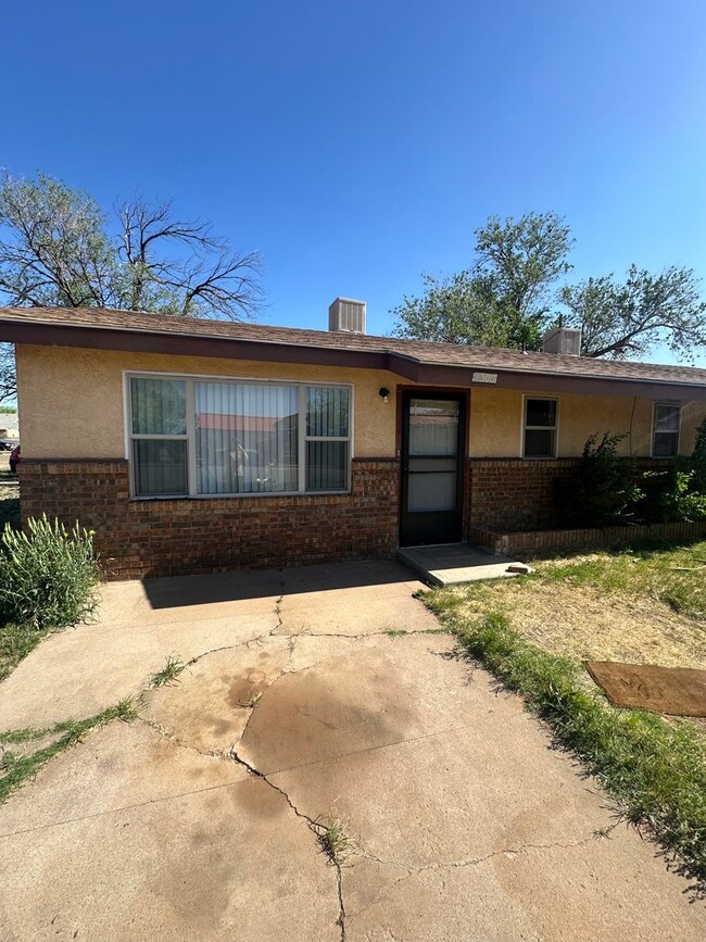 1300 E 11th St in Clovis, NM - Foto de edificio - Building Photo