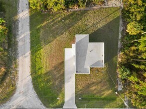 935 Panda Dr in Lehigh Acres, FL - Building Photo - Building Photo