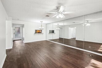 12012 Greenway Cir S, Unit 206 in Royal Palm Beach, FL - Building Photo - Building Photo