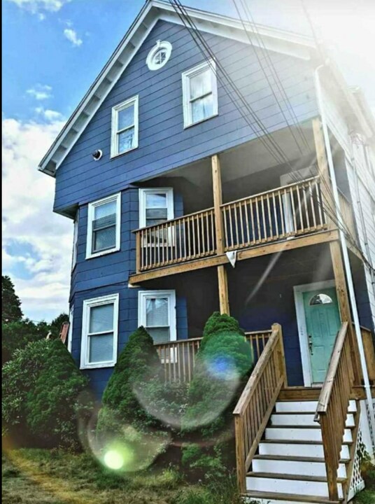 38 Vine St in Woonsocket, RI - Building Photo